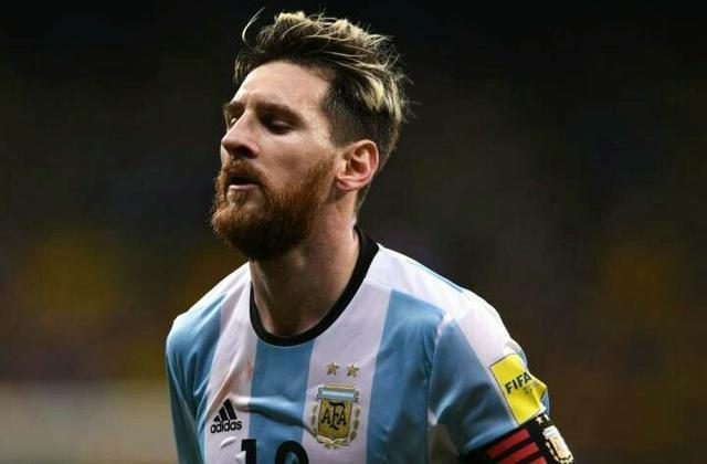 Messi gibt andere Team World Cup Trikots